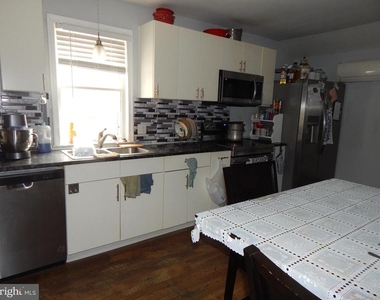 245 Noble Street - Photo Thumbnail 3