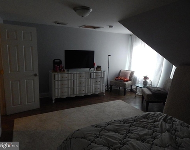 245 Noble Street - Photo Thumbnail 7