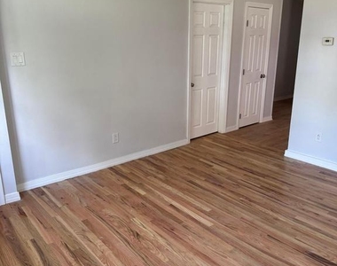 136 N Sylvania Avenue - Photo Thumbnail 5