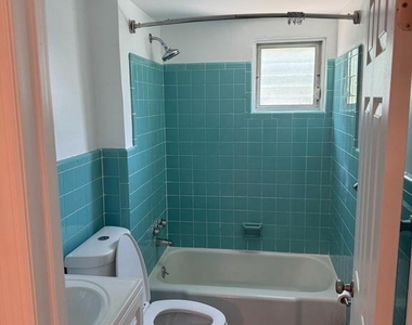 136 N Sylvania Avenue - Photo Thumbnail 10