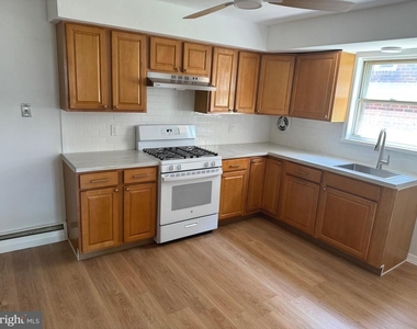 136 N Sylvania Avenue - Photo Thumbnail 2