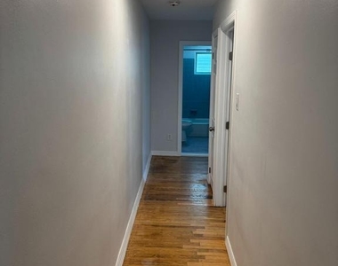 136 N Sylvania Avenue - Photo Thumbnail 8