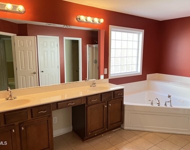 936 Bentbury Way - Photo Thumbnail 17