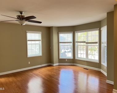 936 Bentbury Way - Photo Thumbnail 1