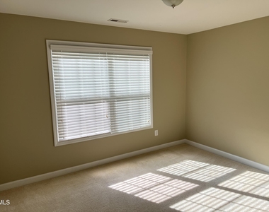 936 Bentbury Way - Photo Thumbnail 11