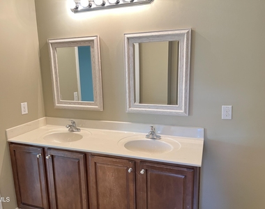 936 Bentbury Way - Photo Thumbnail 13