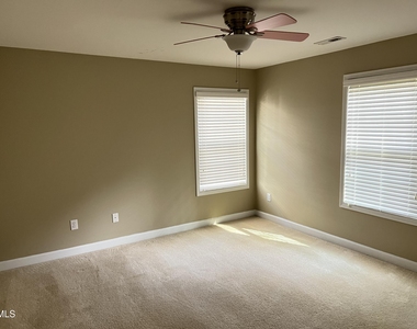 936 Bentbury Way - Photo Thumbnail 15