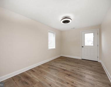 325 W Barnard Street W - Photo Thumbnail 32