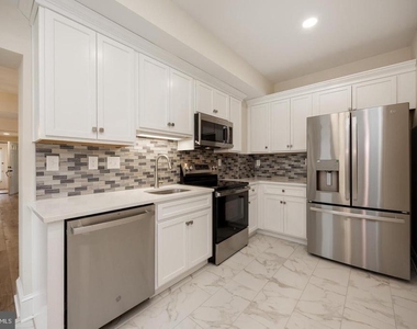 325 W Barnard Street W - Photo Thumbnail 6