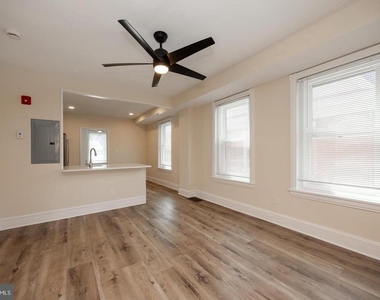 325 W Barnard Street W - Photo Thumbnail 25