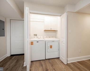 325 W Barnard Street W - Photo Thumbnail 18