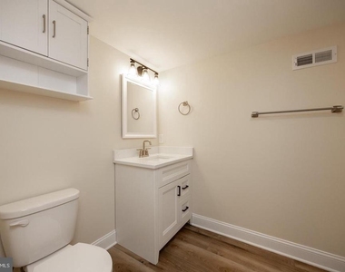 325 W Barnard Street W - Photo Thumbnail 16