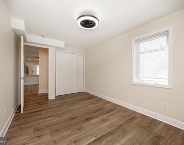 325 W Barnard Street W - Photo Thumbnail 33