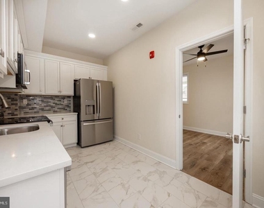 325 W Barnard Street W - Photo Thumbnail 8