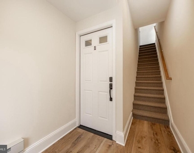 325 W Barnard Street W - Photo Thumbnail 3