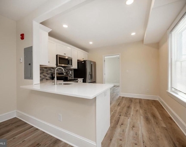 325 W Barnard Street W - Photo Thumbnail 23