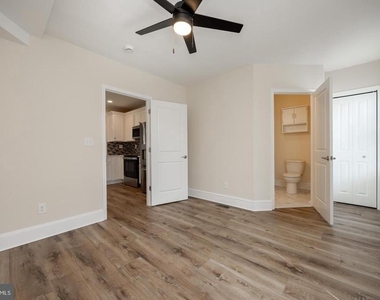 325 W Barnard Street W - Photo Thumbnail 30