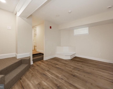325 W Barnard Street W - Photo Thumbnail 19