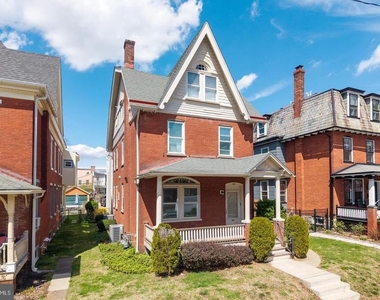325 W Barnard Street W - Photo Thumbnail 1