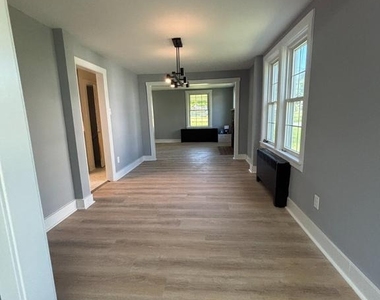 888 Walnut Street - Photo Thumbnail 8