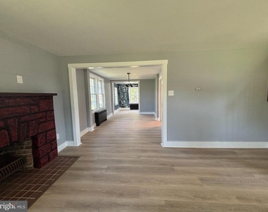 888 Walnut Street - Photo Thumbnail 4