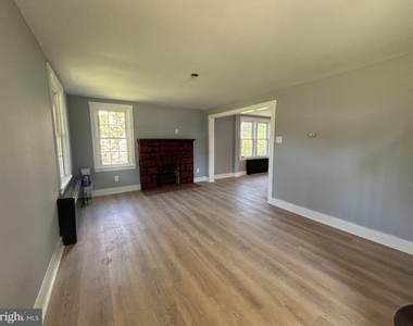 888 Walnut Street - Photo Thumbnail 2