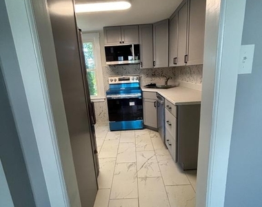 888 Walnut Street - Photo Thumbnail 9