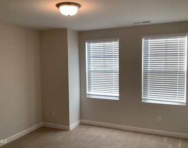 35 Village Edge Drive - Photo Thumbnail 11