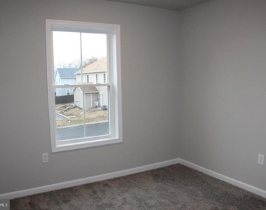644 N College Street - Photo Thumbnail 6