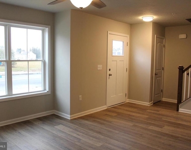 644 N College Street - Photo Thumbnail 3