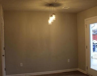 644 N College Street - Photo Thumbnail 2