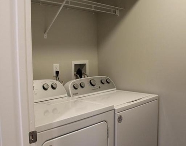 644 N College Street - Photo Thumbnail 5