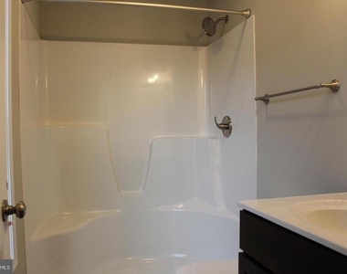644 N College Street - Photo Thumbnail 7