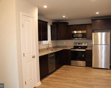 644 N College Street - Photo Thumbnail 1