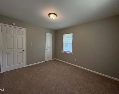 1704 Sundial Place - Photo Thumbnail 17