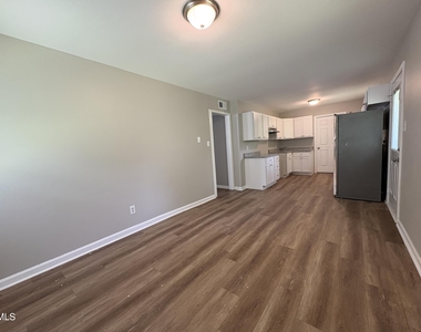 1704 Sundial Place - Photo Thumbnail 3
