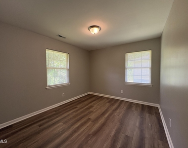 1704 Sundial Place - Photo Thumbnail 4