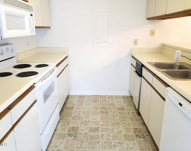 143 Brookberry Circle - Photo Thumbnail 3