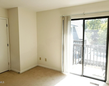 143 Brookberry Circle - Photo Thumbnail 16