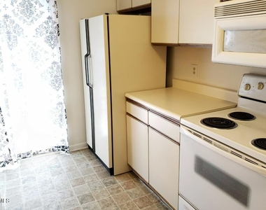 143 Brookberry Circle - Photo Thumbnail 4