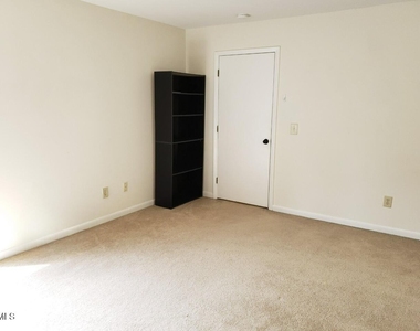 143 Brookberry Circle - Photo Thumbnail 15
