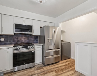 165 Wyndham Place - Photo Thumbnail 10
