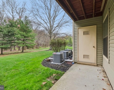 165 Wyndham Place - Photo Thumbnail 28