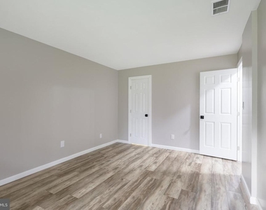 165 Wyndham Place - Photo Thumbnail 22