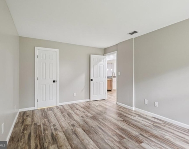 165 Wyndham Place - Photo Thumbnail 18