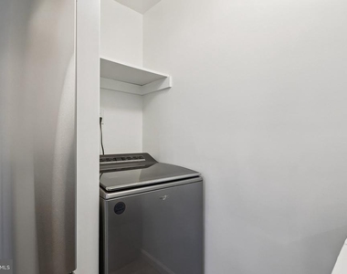 165 Wyndham Place - Photo Thumbnail 23