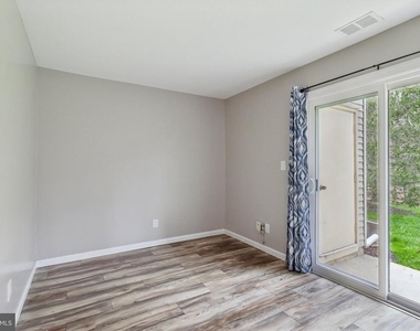 165 Wyndham Place - Photo Thumbnail 13