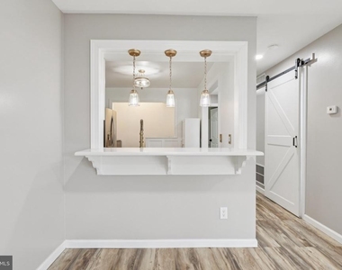 165 Wyndham Place - Photo Thumbnail 12