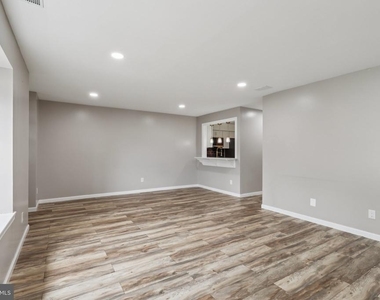 165 Wyndham Place - Photo Thumbnail 7