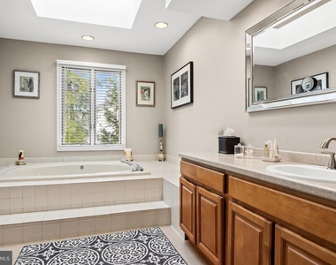 1410 Chanticleer - Photo Thumbnail 20